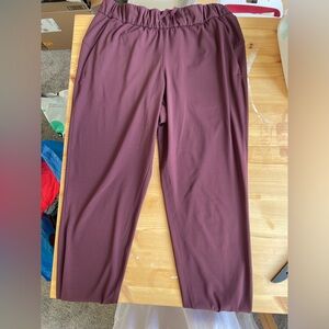 LULULEMON ON THE FLY JOGGER